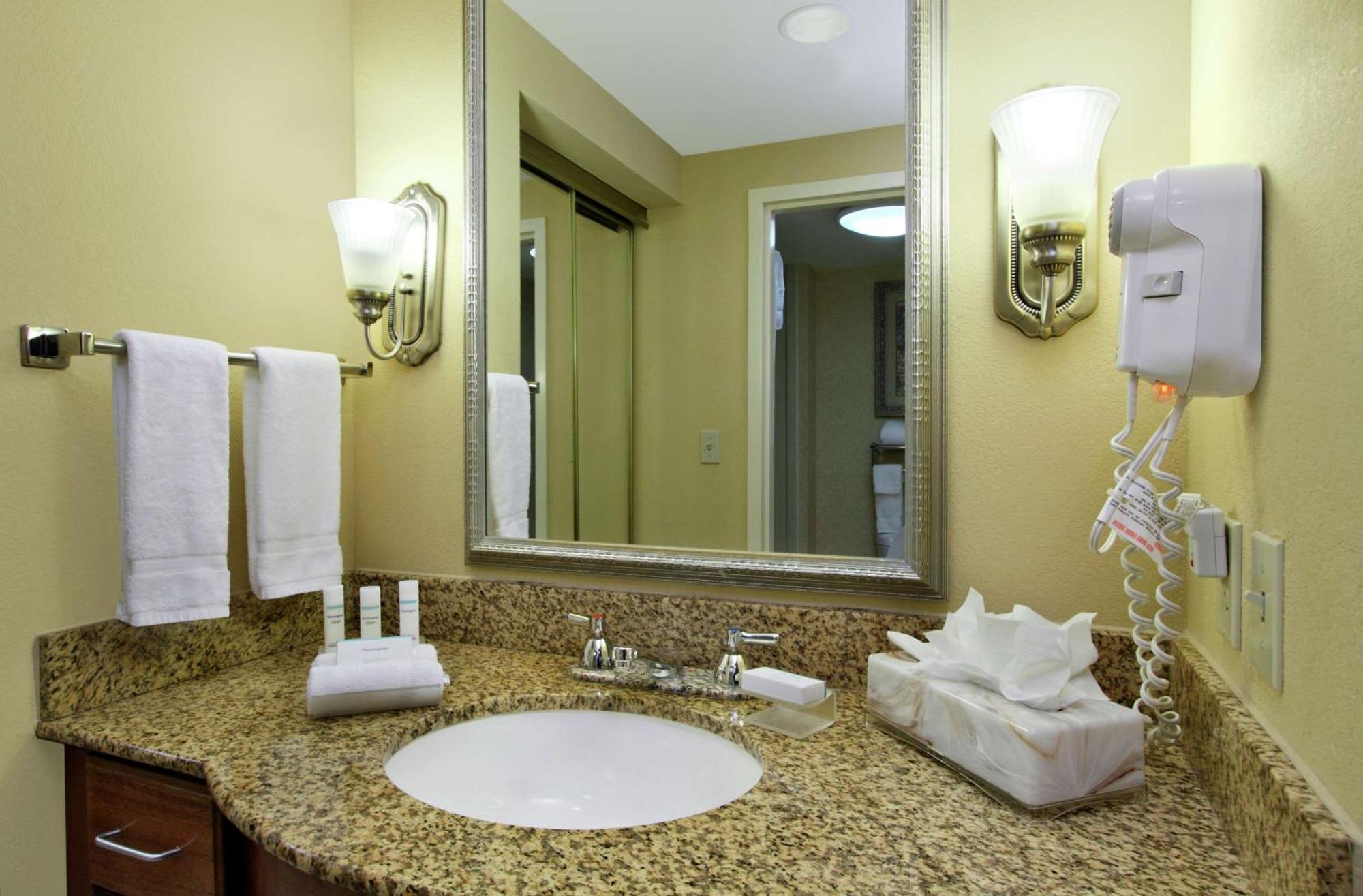 Homewood Suites By Hilton Chesapeake - Greenbrier Exteriör bild